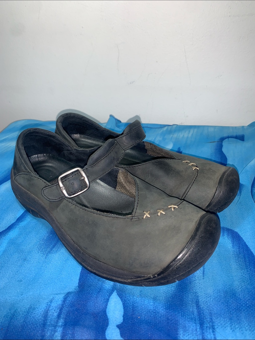 Keen Verona Women's black leather Mary Jane walking shoes Size 7